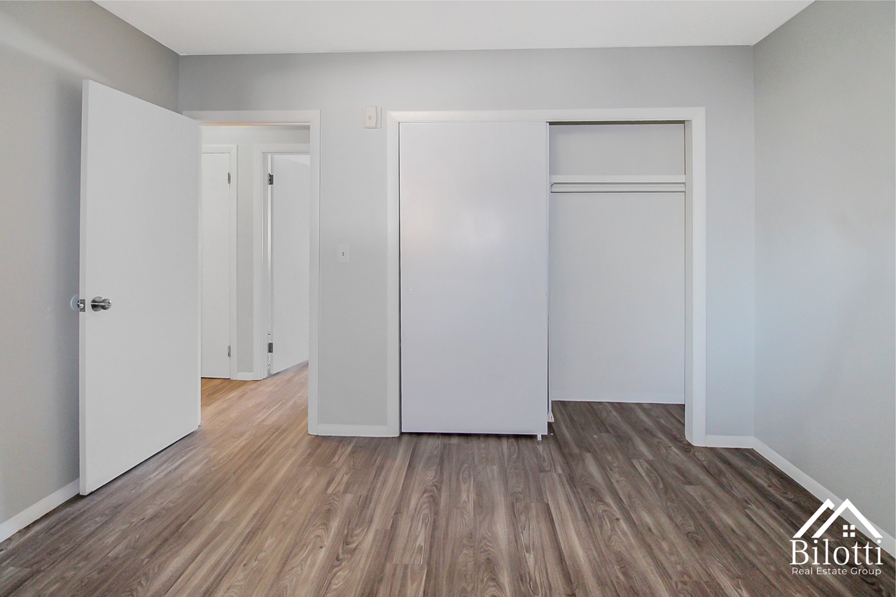 301 Oaklawn Avenue - Photo 7 of 11