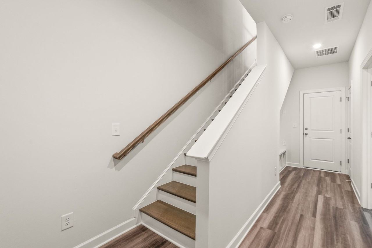 7136 Bryce Ave - Photo 3 of 31