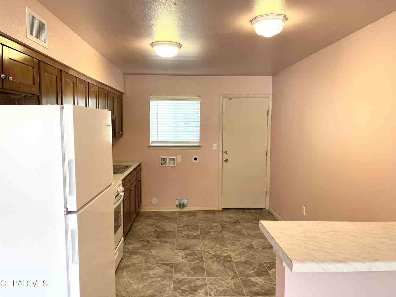 445 Gallagher St - Photo 6 of 10