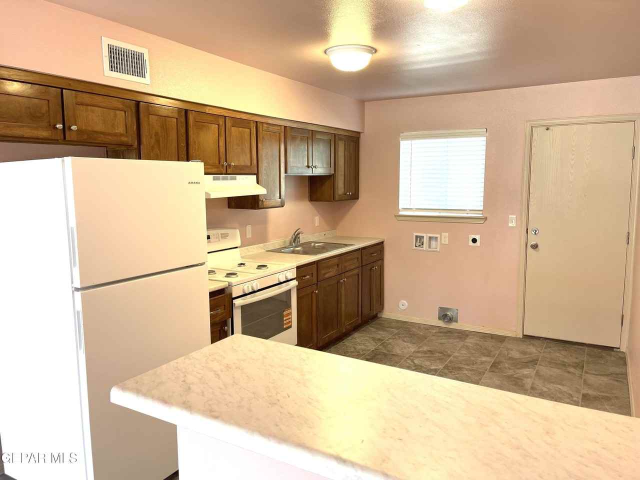 445 Gallagher St - Photo 7 of 10