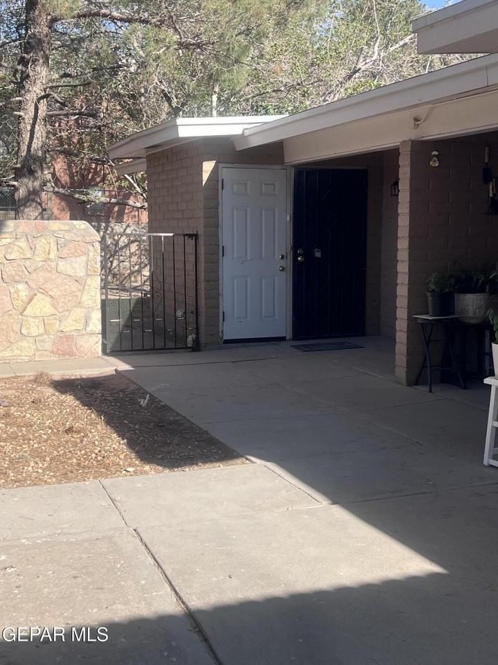 11244 Wharf Cove Dr #B - Photo 2 of 18