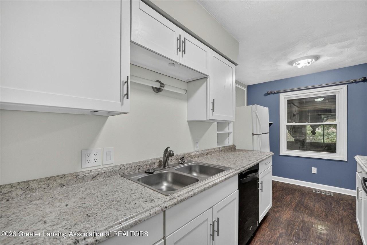 2281 N Vernon Ave - Photo 6 of 21