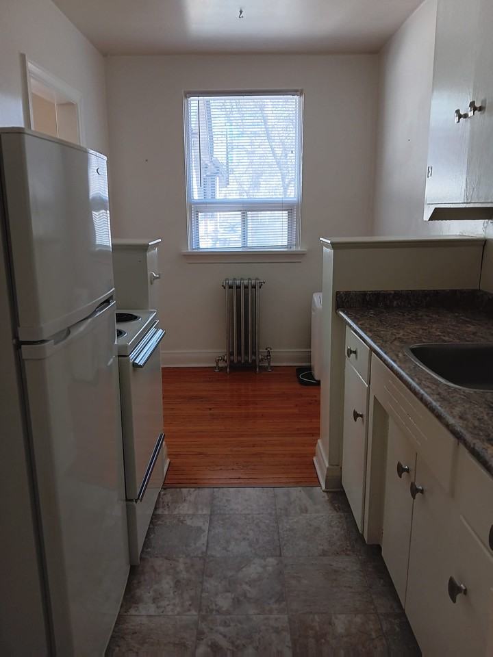 438 Assiniboine Avenue #0 - Photo 5 of 9