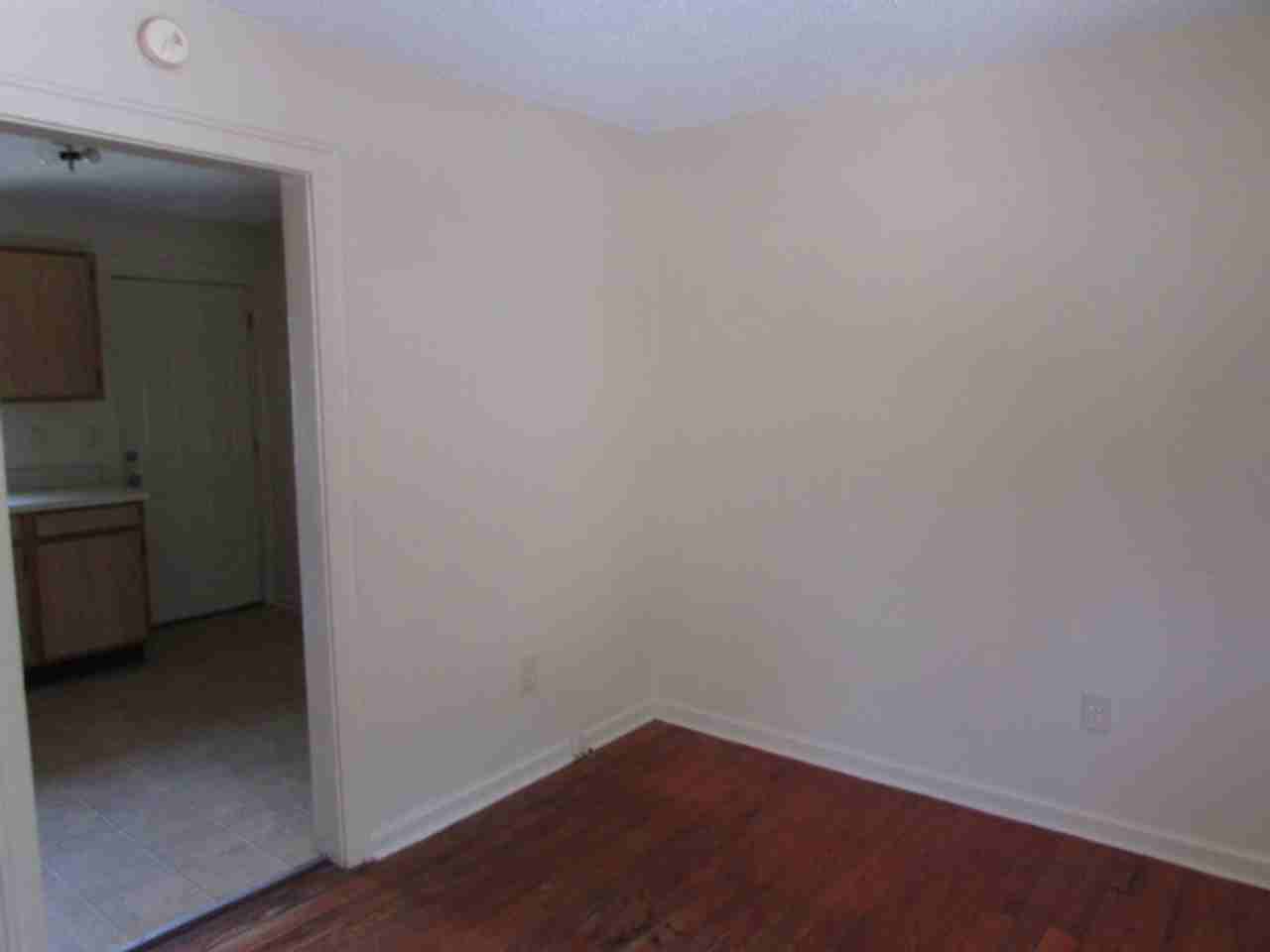 121 Dixie Dr - Photo 3 of 8