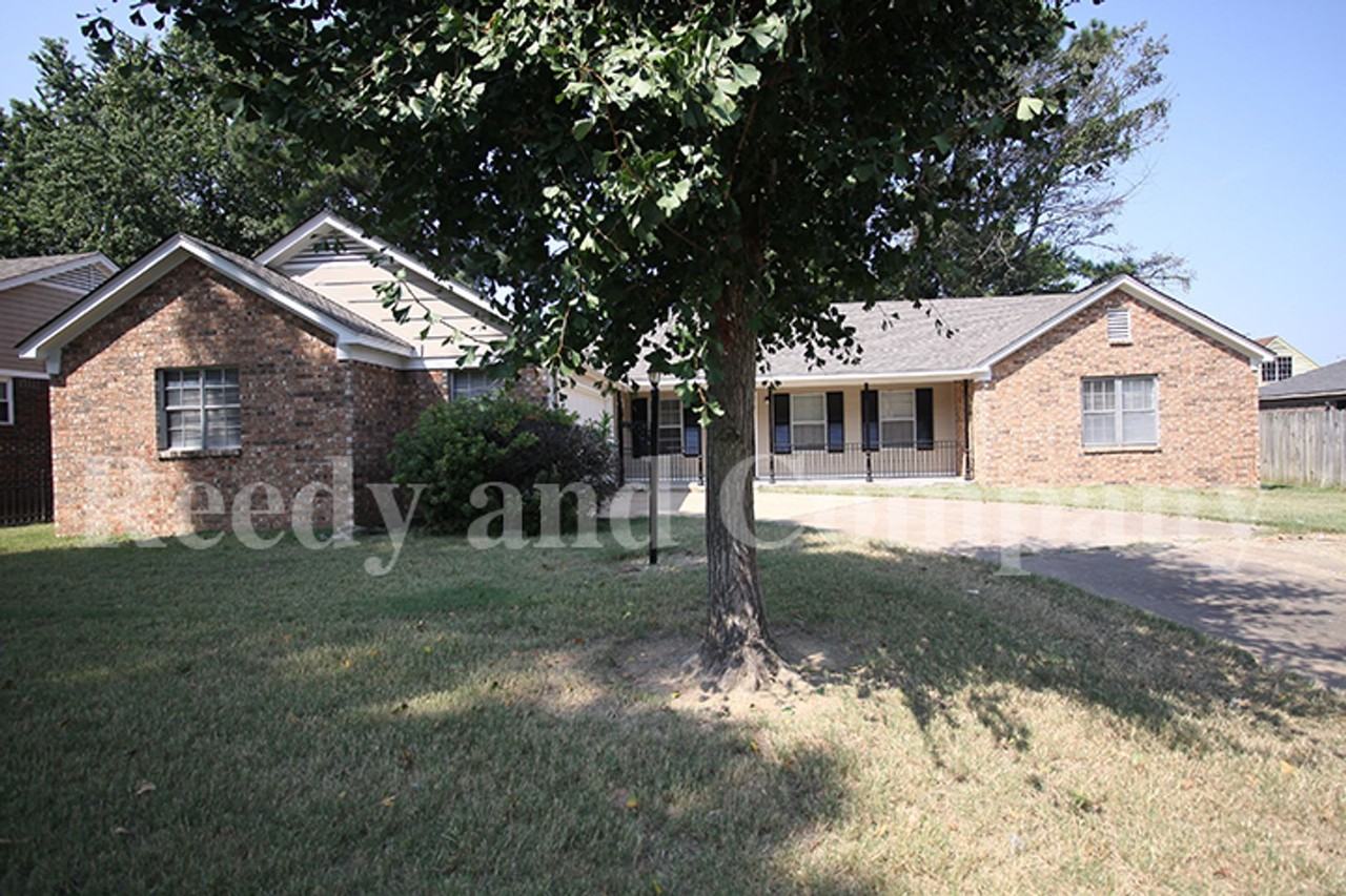 3235 Fox Chase Dr - Photo 2 of 28