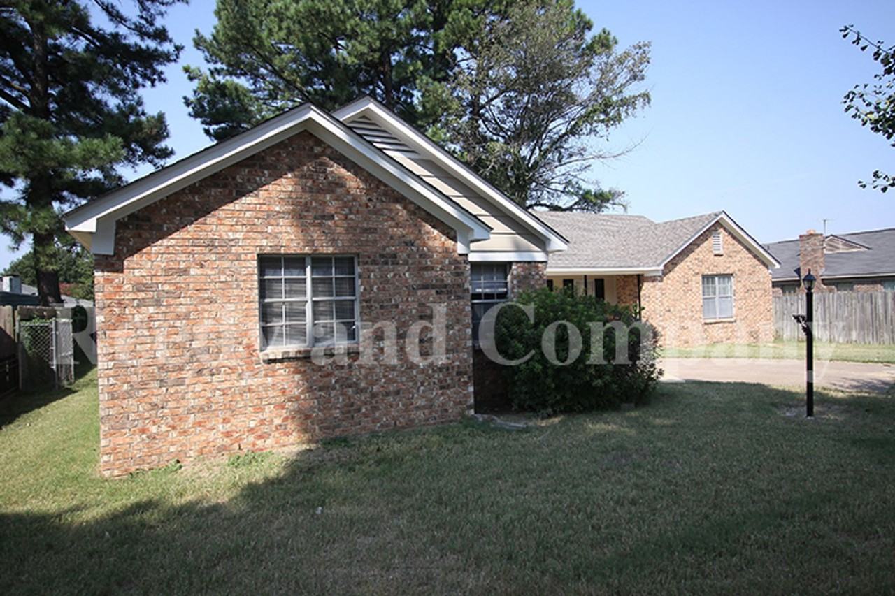 3235 Fox Chase Dr - Photo 3 of 28