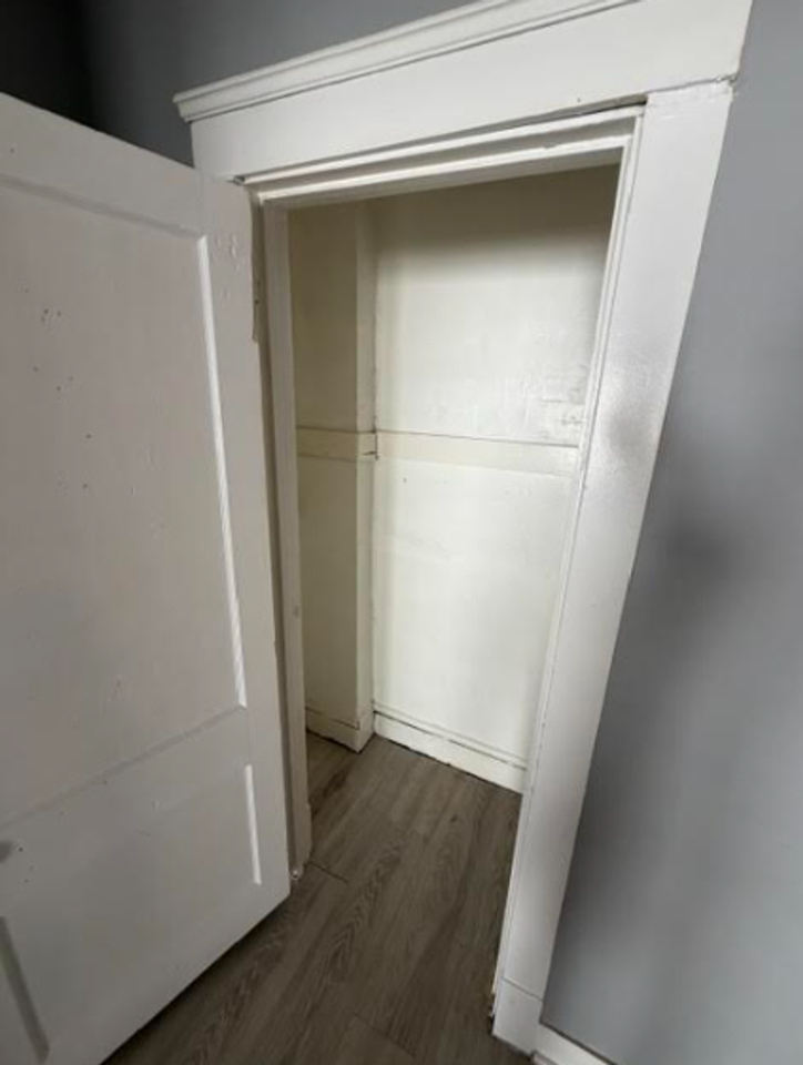 9704 Lorain Ave - Photo 4 of 4