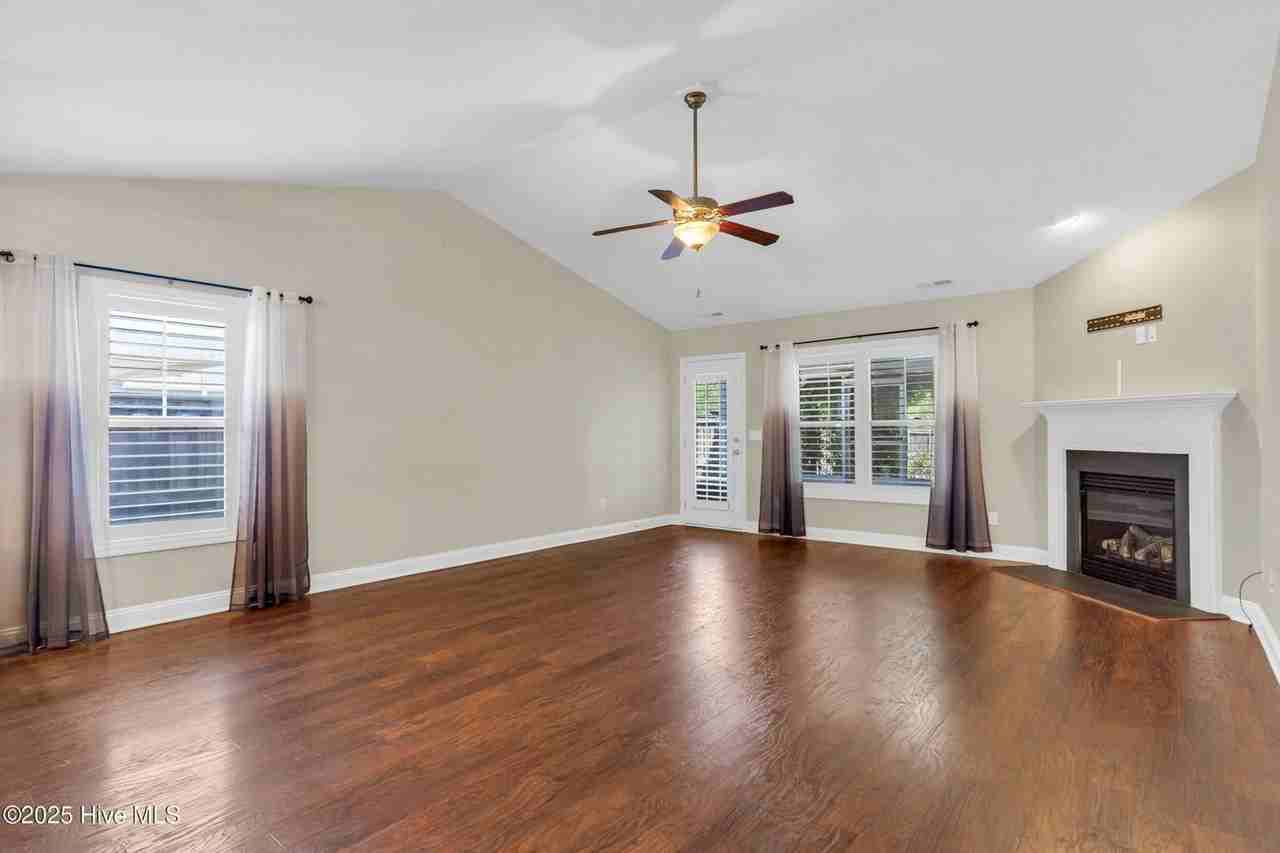 8530 Jadewood Dr - Photo 5 of 35
