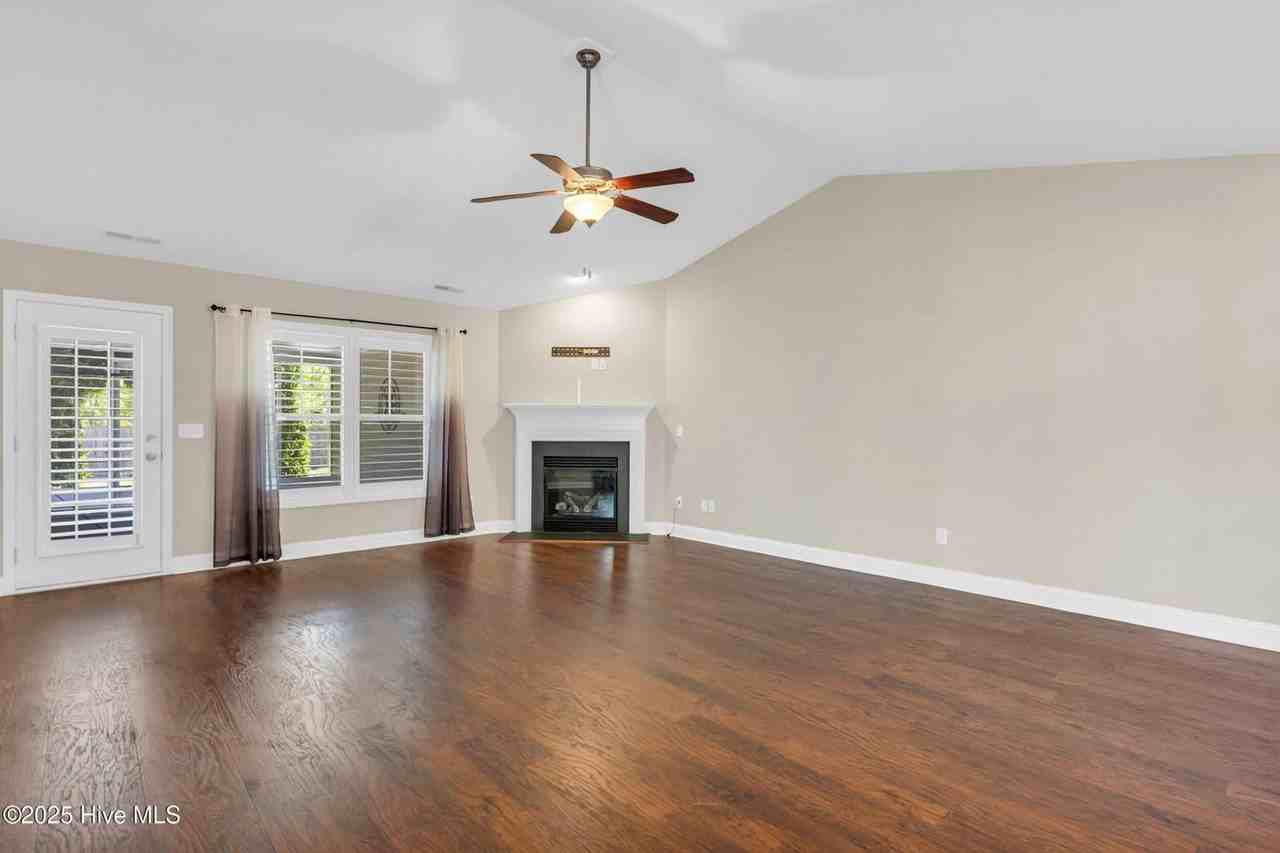8530 Jadewood Dr - Photo 6 of 35