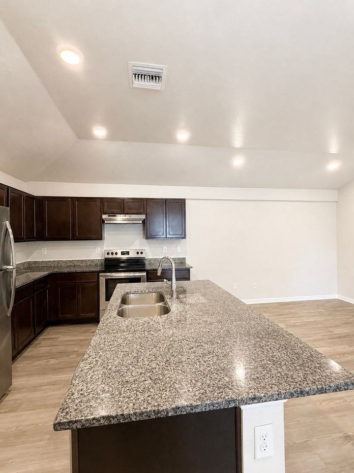 361 Greenbriar Blvd - Photo 5 of 26