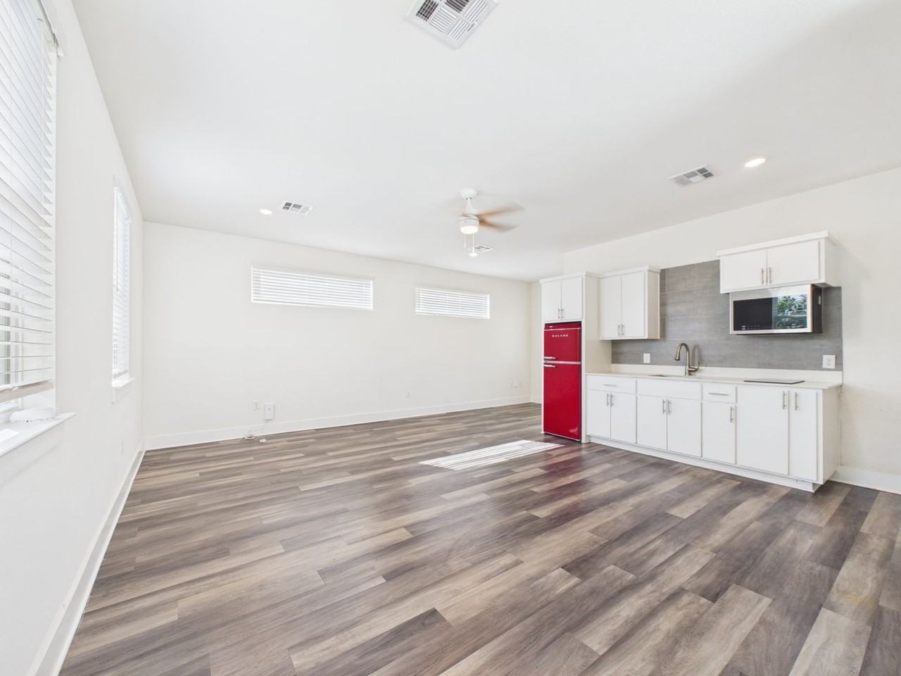 6508 Santos St - Photo 4 of 23