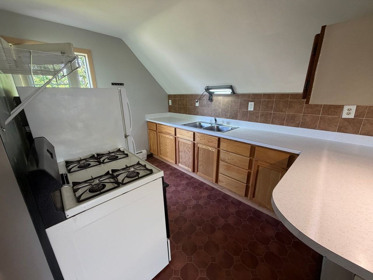 401 1/2 Queen St - Photo 2 of 12