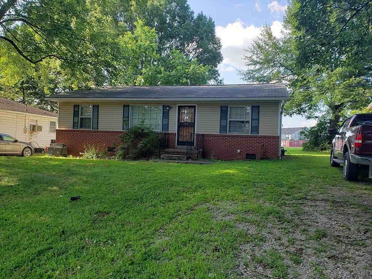 5032 Anderson St - Photo 2 of 7