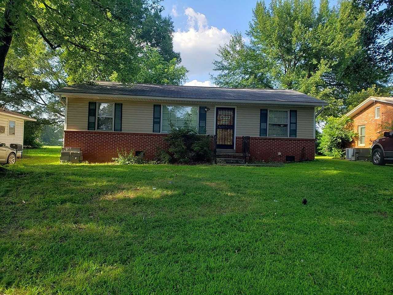 5032 Anderson St - Photo 3 of 7