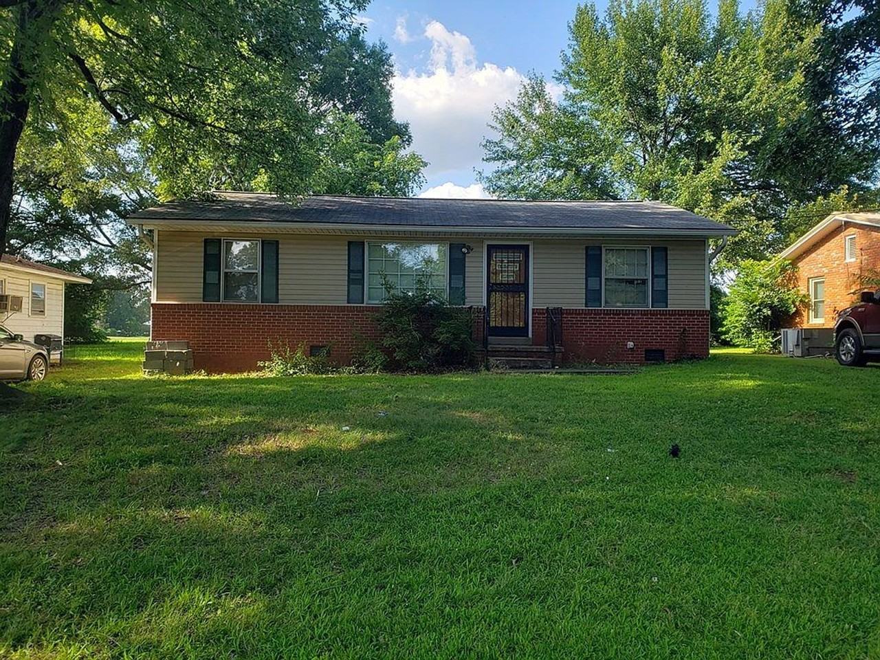 5032 Anderson St - Photo 4 of 7