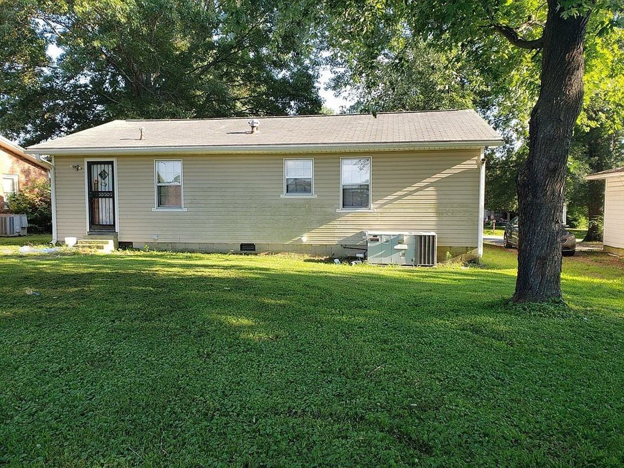 5032 Anderson St - Photo 5 of 7