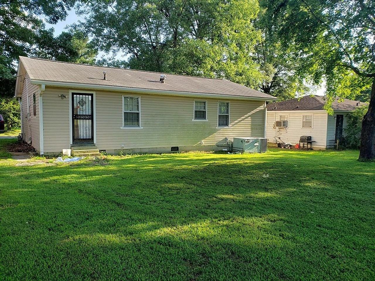 5032 Anderson St - Photo 6 of 7