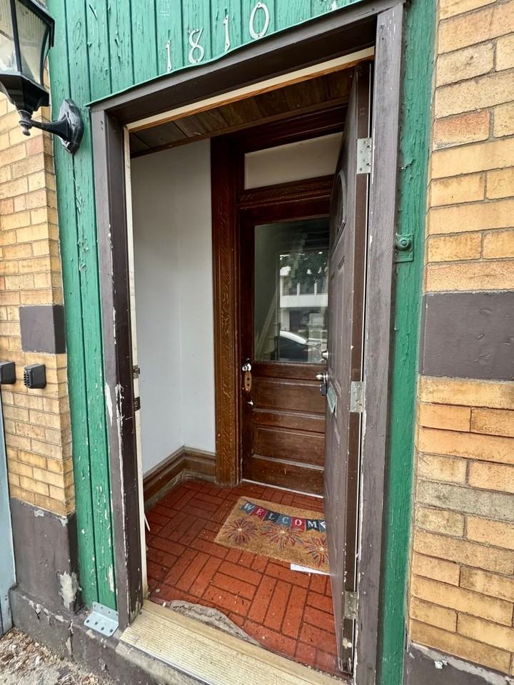 1810 Brownsville Rd - Photo 4 of 50