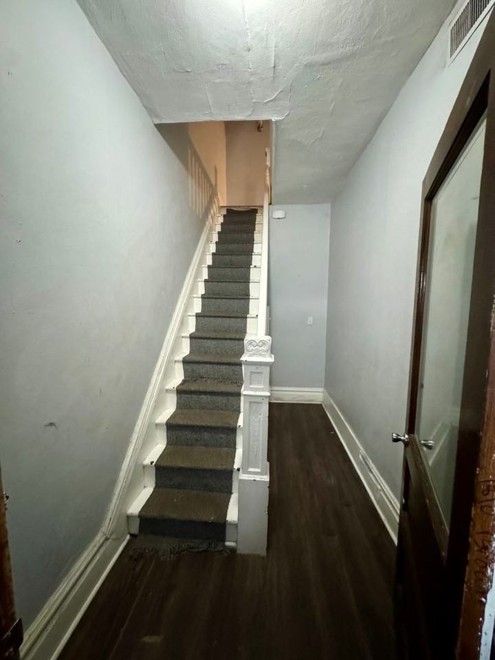 1810 Brownsville Rd - Photo 5 of 50