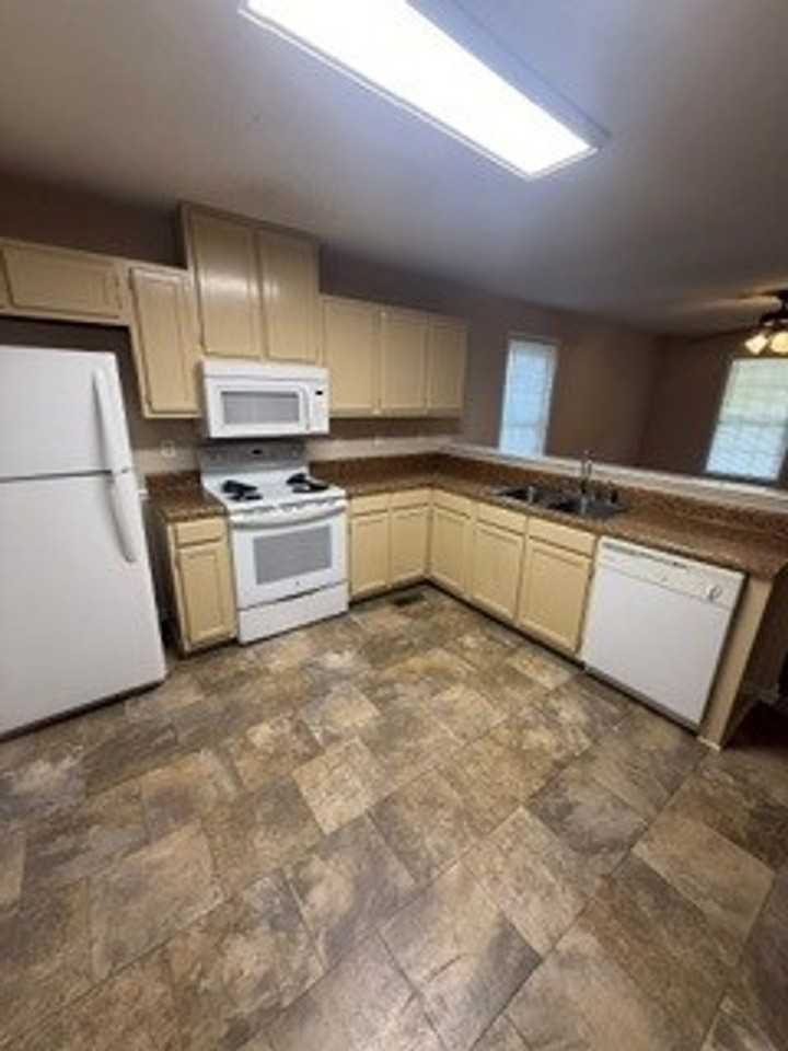 1819 Saddlewood Ct #B - Photo 2 of 7