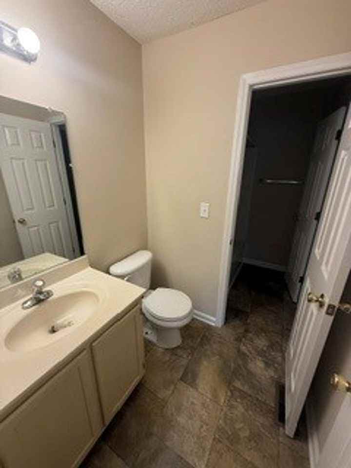 1819 Saddlewood Ct #B - Photo 6 of 7