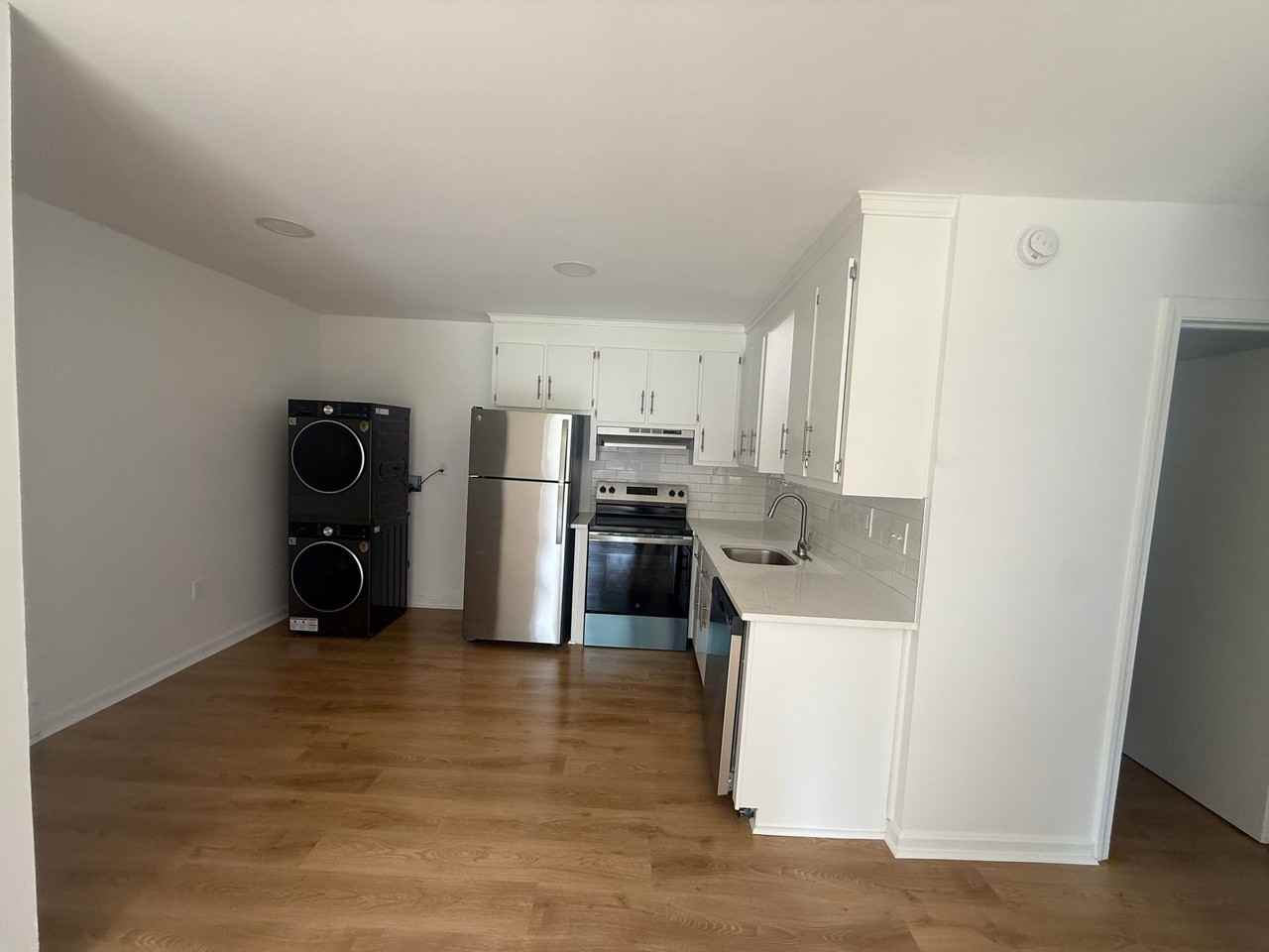 168 West Thames St - Photo 7 of 39