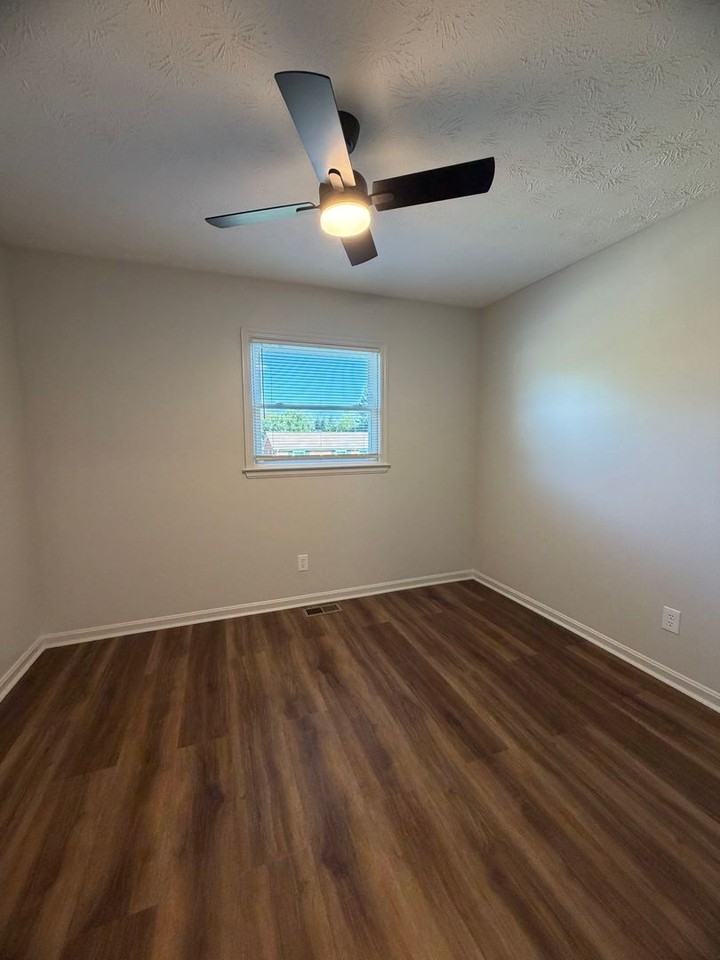 2120 Sage Rd - Photo 4 of 19