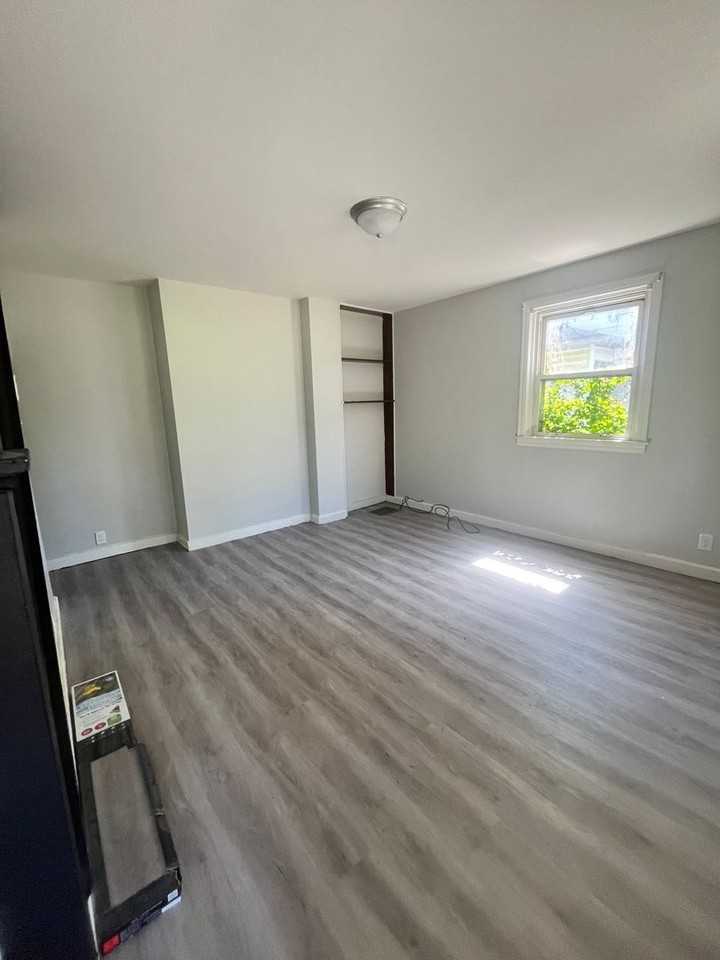 404 Lowell St - Photo 2 of 8