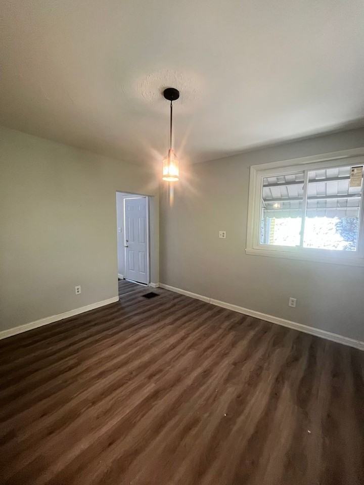 404 Lowell St - Photo 3 of 8
