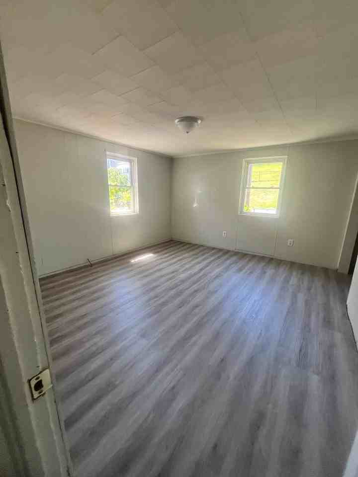 404 Lowell St - Photo 7 of 8