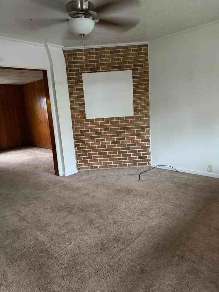 133 Franklin Ave - Photo 2 of 6