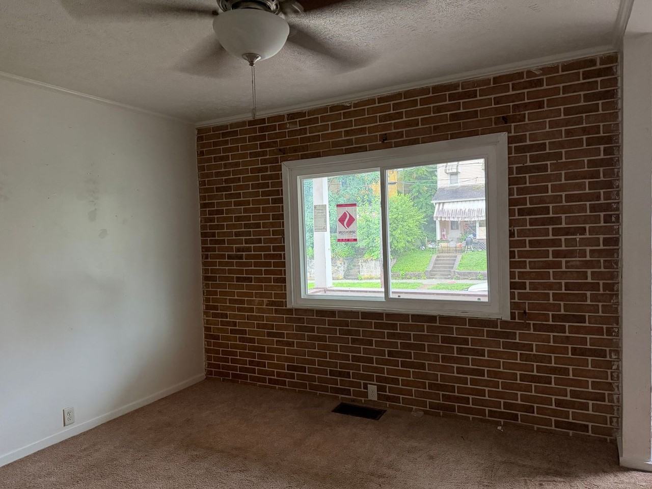 133 Franklin Ave - Photo 3 of 6