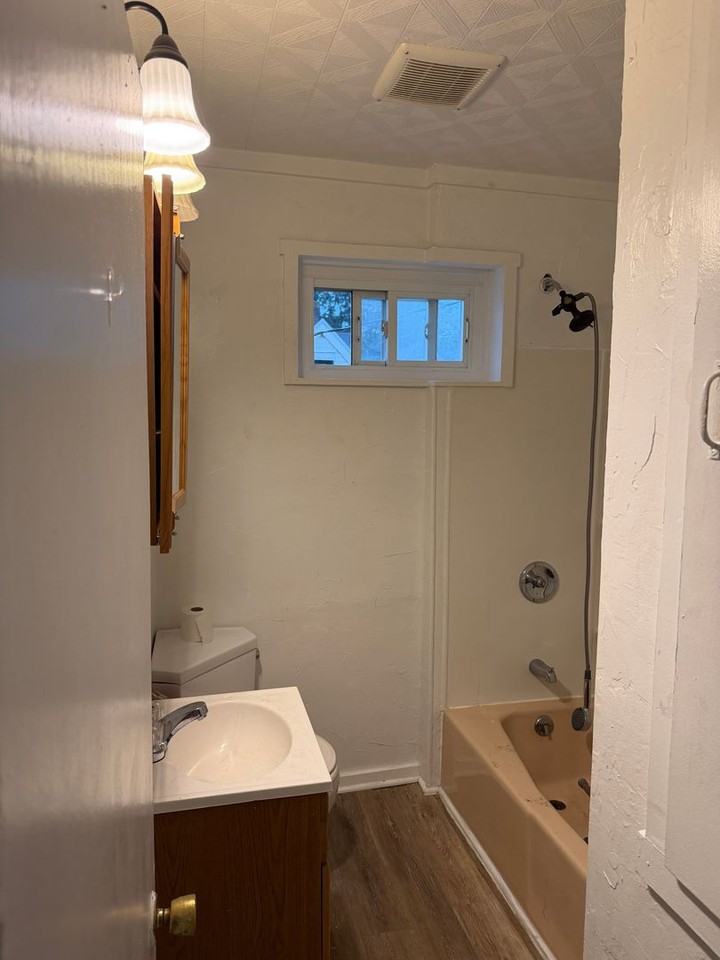 133 Franklin Ave - Photo 5 of 6