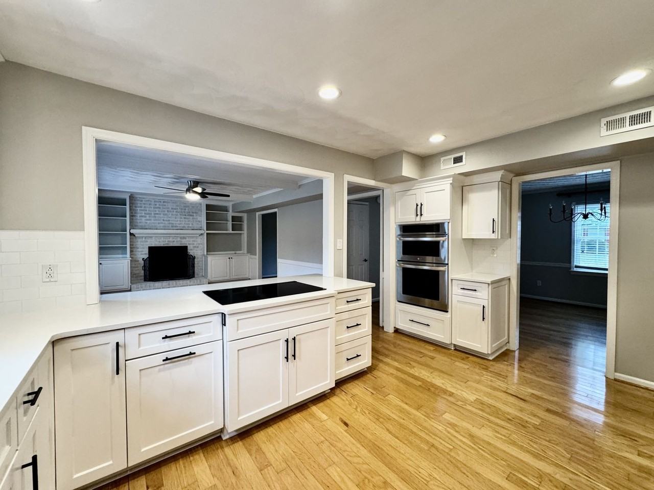 965 Commodore Dr - Photo 7 of 50