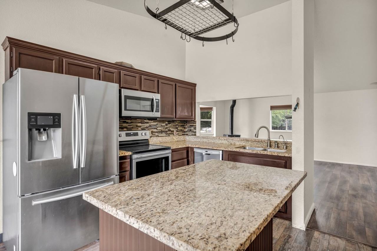 17575 Parrot Dr - Photo 4 of 49