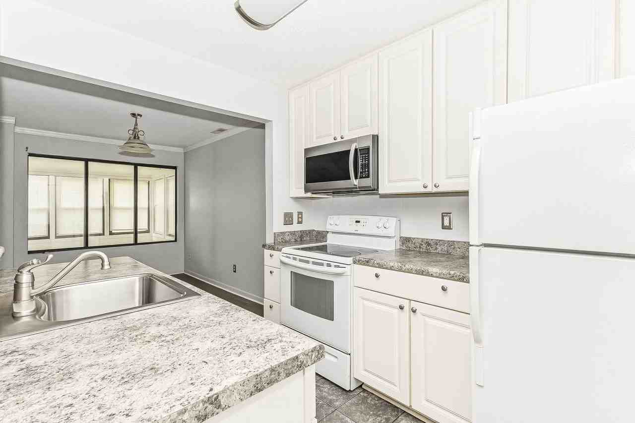 2173 Spoleto Ln E - Photo 3 of 15