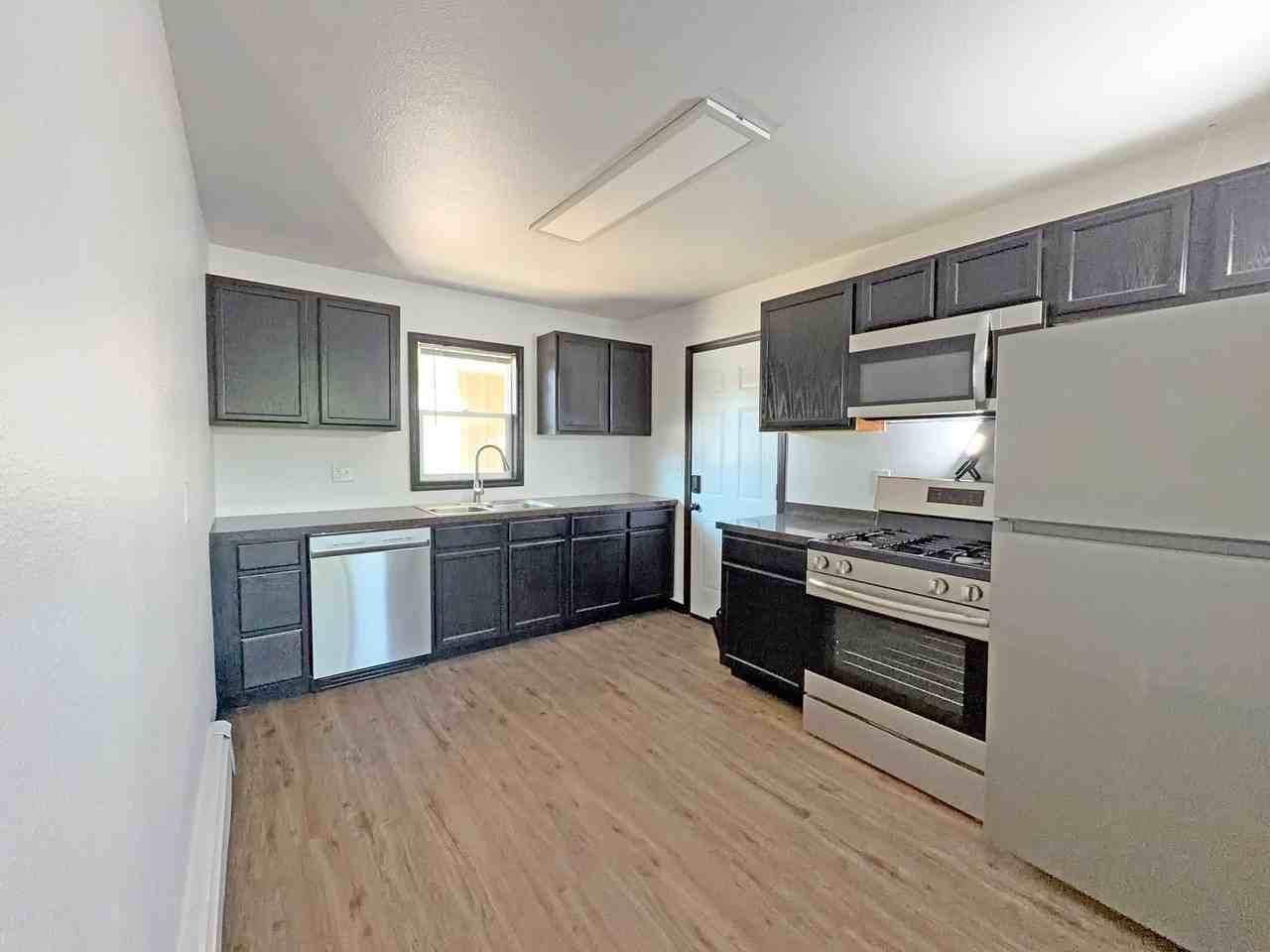 Remodeled 2 Bed, 1 Bath in a Convenient Central Location - Photo 5 of 8