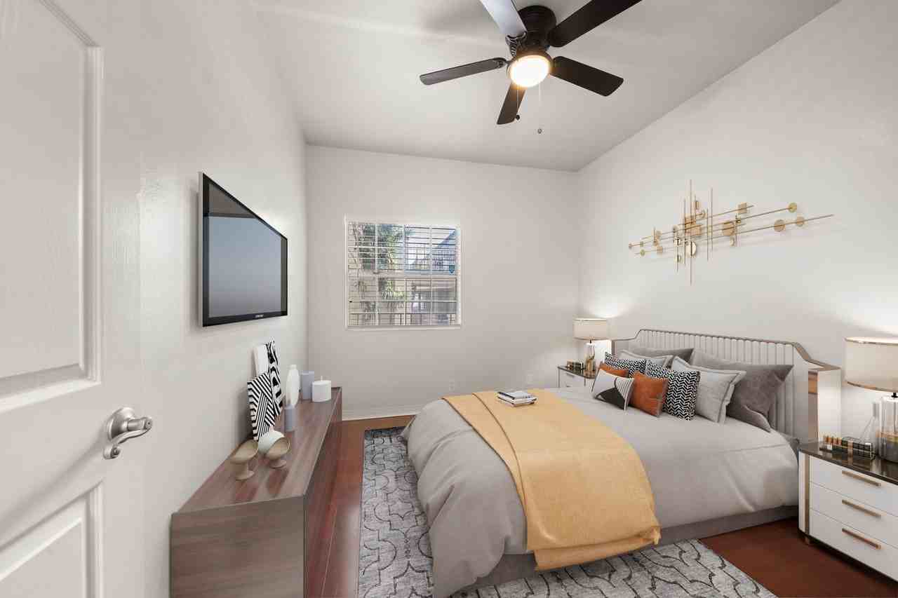 1145 Roswell Ave - Photo 4 of 34