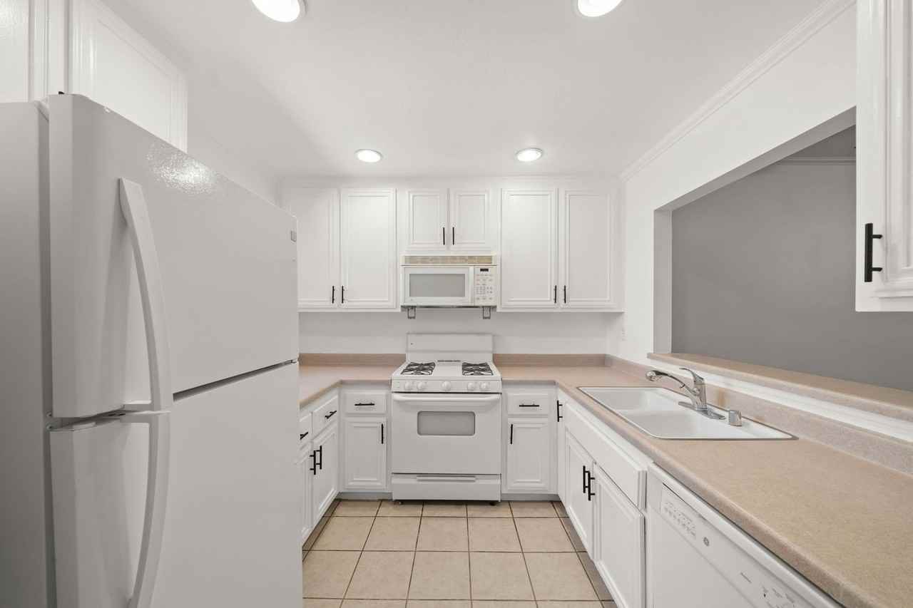 1145 Roswell Ave - Photo 6 of 34