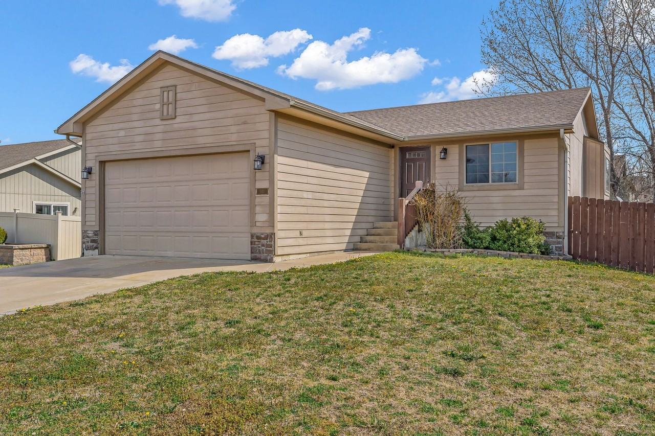 1013 Dagen Ln - Photo 2 of 30