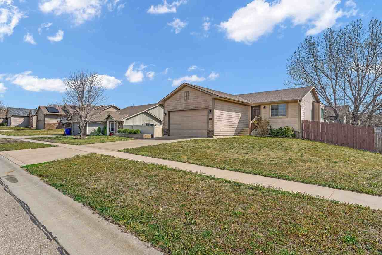 1013 Dagen Ln - Photo 3 of 30