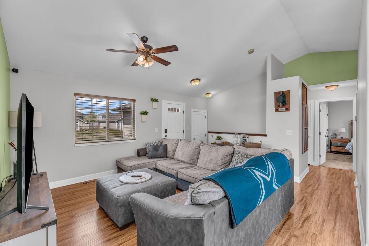 1013 Dagen Ln - Photo 6 of 30