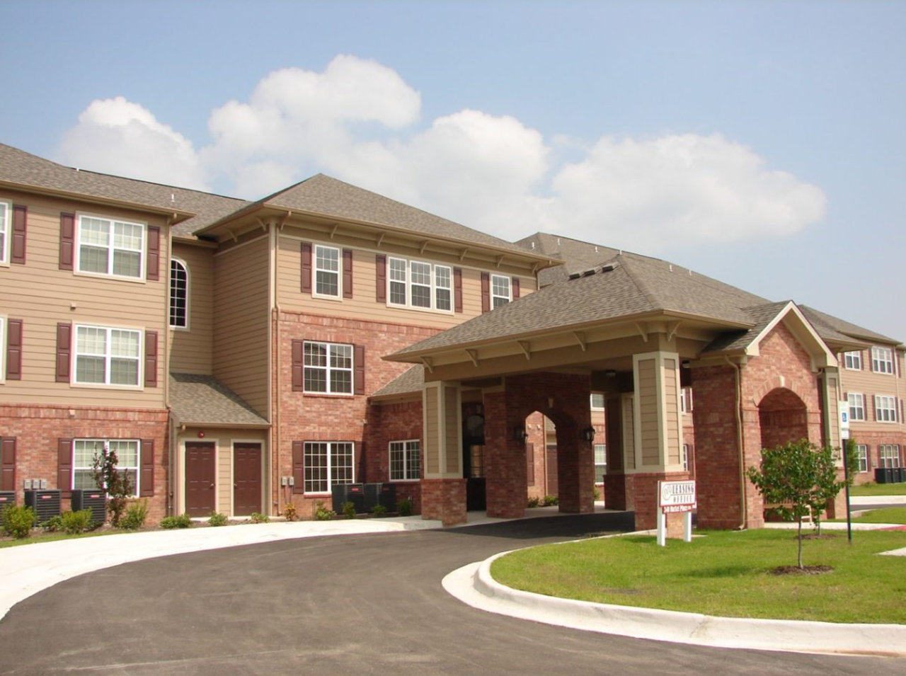 Marketplace Apartments - Photo 7 of 12