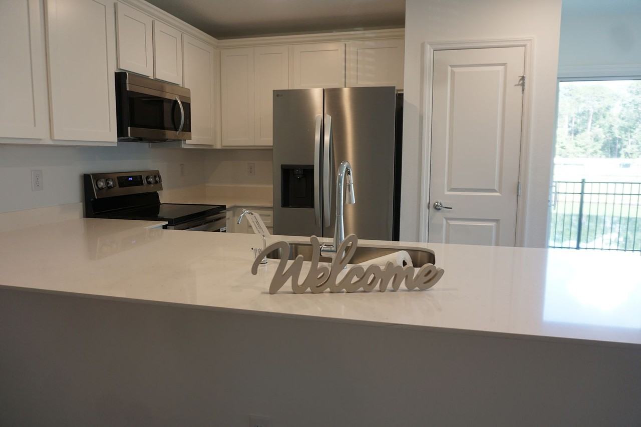 6095 Falcon Gate Ln - Photo 3 of 15