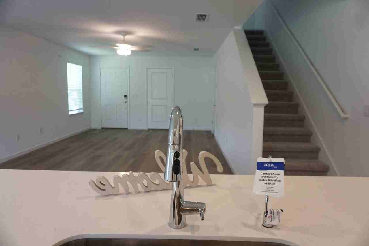 6095 Falcon Gate Ln - Photo 4 of 15