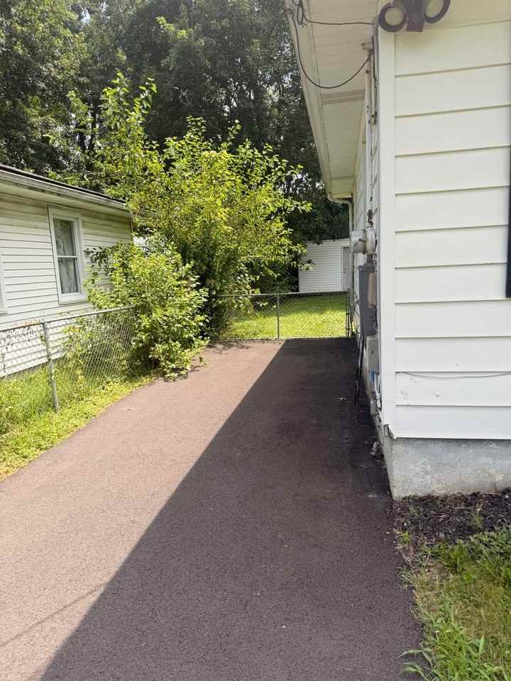 5015 Wellsworth Ave - Photo 2 of 16