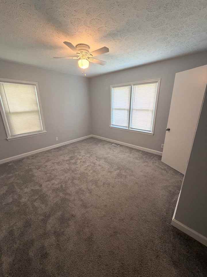 5015 Wellsworth Ave - Photo 7 of 16