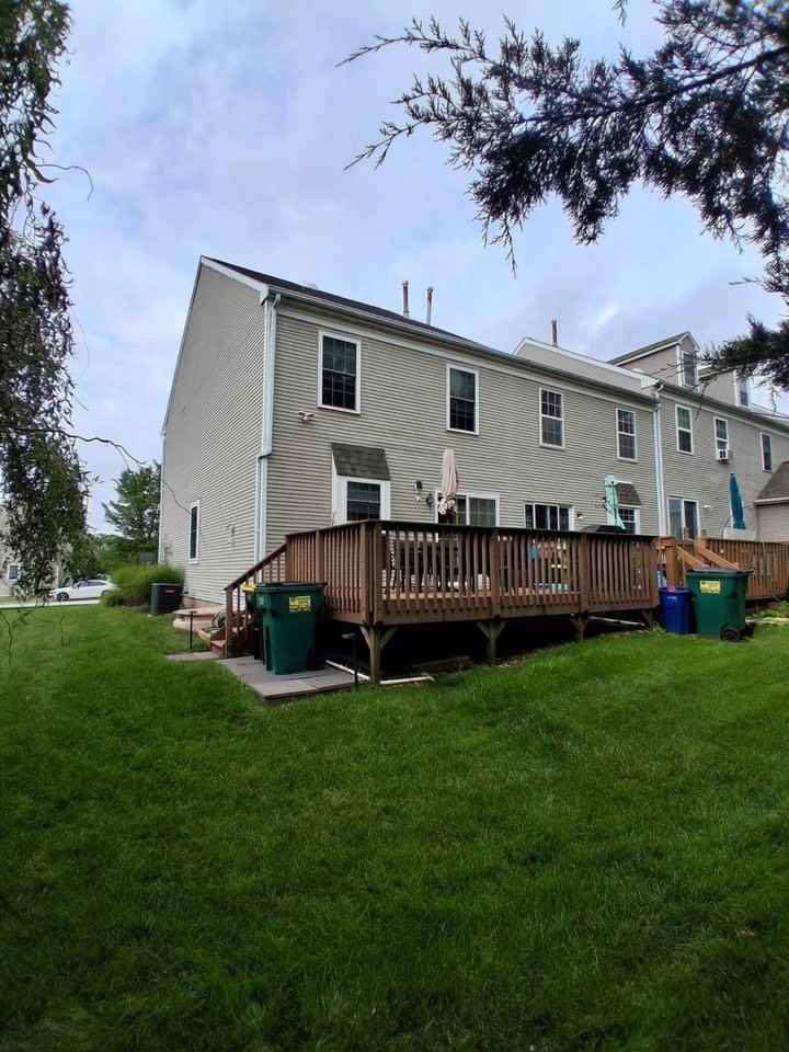 660 Longwood Rd - Photo 2 of 16