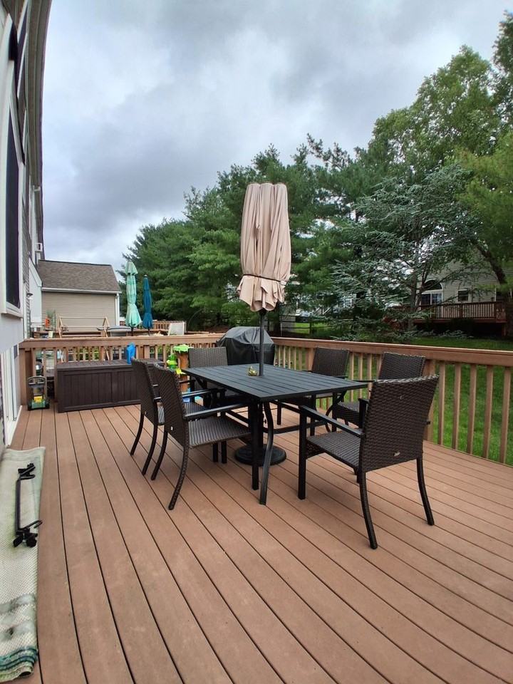 660 Longwood Rd - Photo 3 of 16