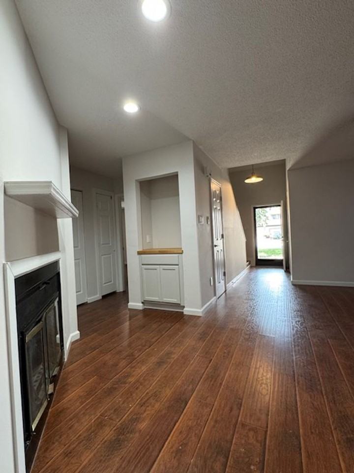 1908 Stephens St - Photo 5 of 31